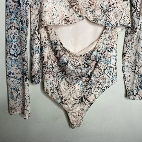 ✨NWT AFRM X Nordstrom Blue Tan Snake Reptile Skin Cutout Thong Bodysuit Size XL - Picture 5 of 9